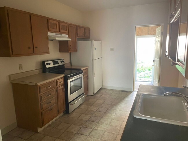 Building Photo - 609 N Ninth St