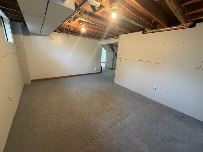 Building Photo - 43 S Westfield Rd