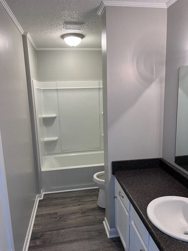 Building Photo - Renovated 3 Bedroom 2 Bath Home for Rent!
