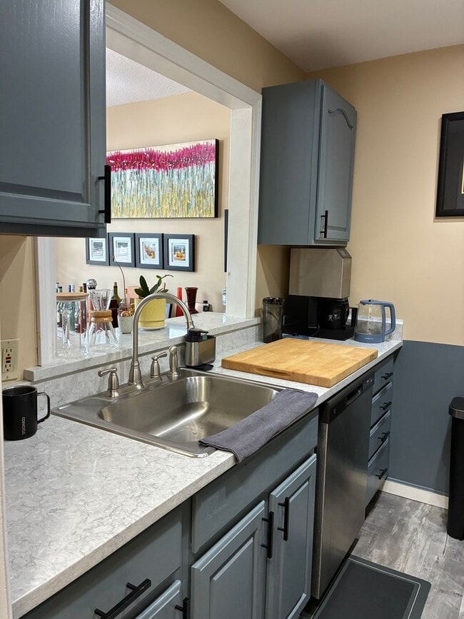 Building Photo - Wonderful 2 bedroom townhouse with heat in...