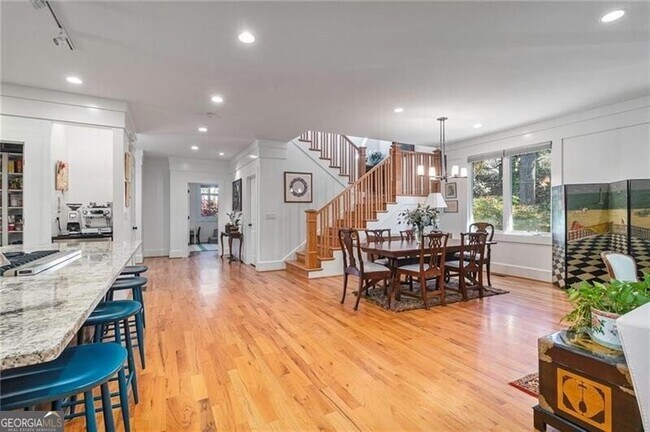 Building Photo - 623 Ansley St