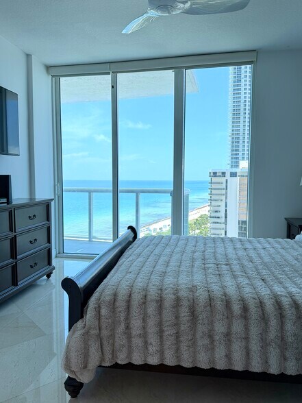 Building Photo - 6515 Collins Ave