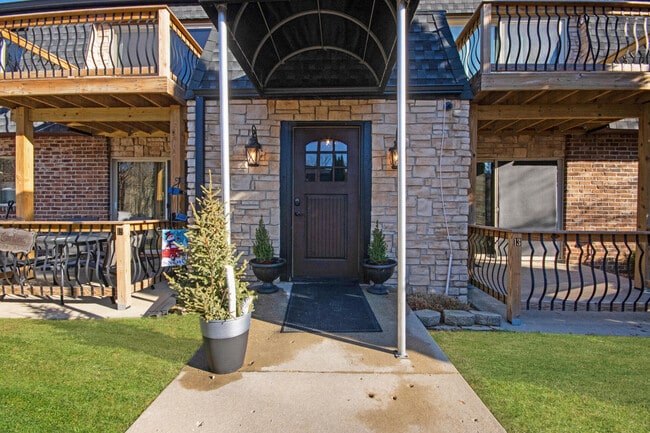 Building Photo - 204 Elmhurst Ct