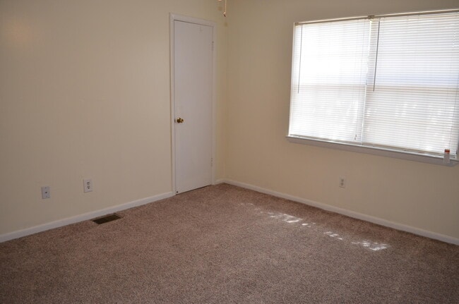 Building Photo - 154 Valencia Dr