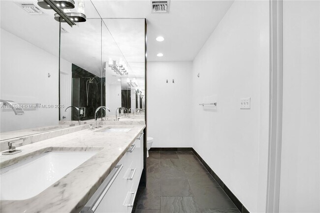 Building Photo - 900 Biscayne Blvd