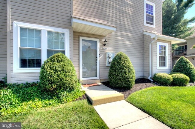 Building Photo - 1301 Hawthorne Ct