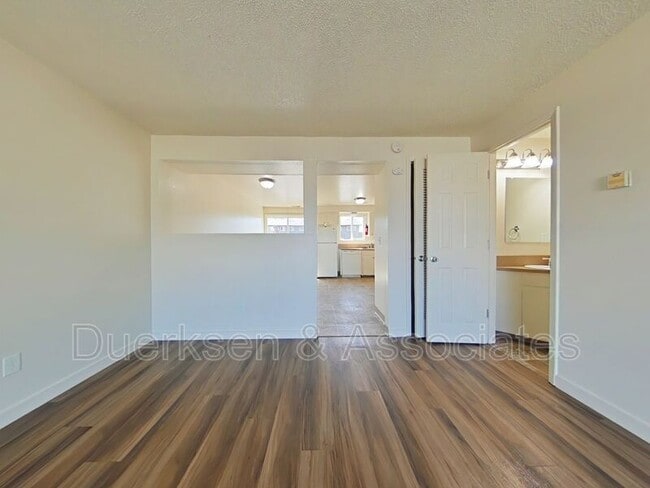 Building Photo - 942 21st Ave SW