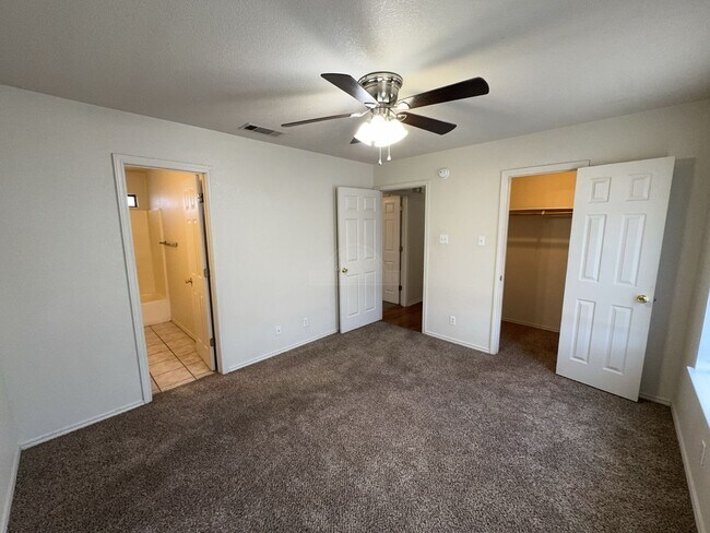 Building Photo - 913 McDaniel Cir