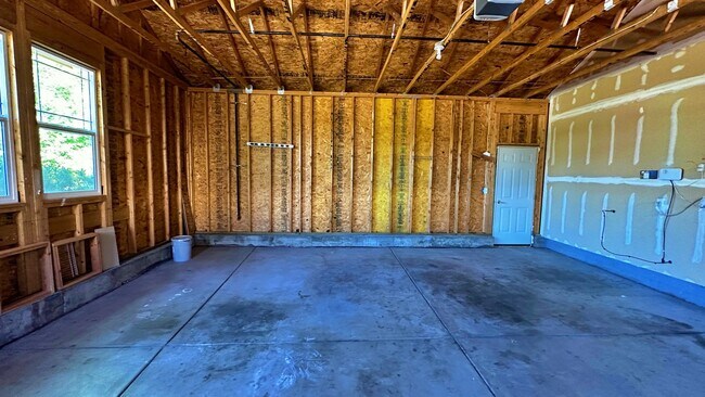 Building Photo - Fantastic 3 Bd 3 Bth + Office in Cherry Cr...