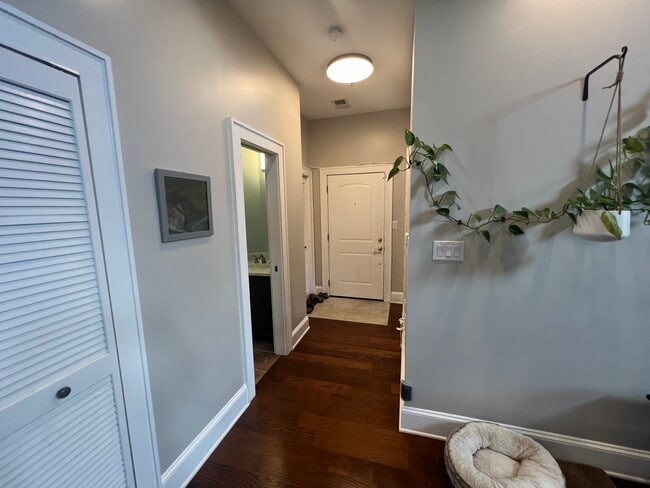 Building Photo - 2 Fall Pippin Ln