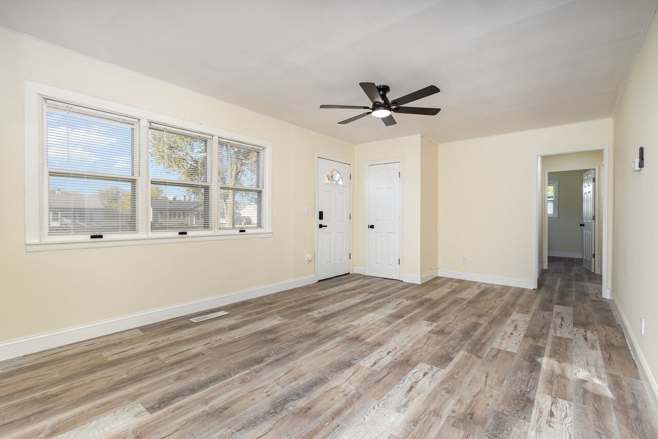 Building Photo - 116 S Hammes Ave