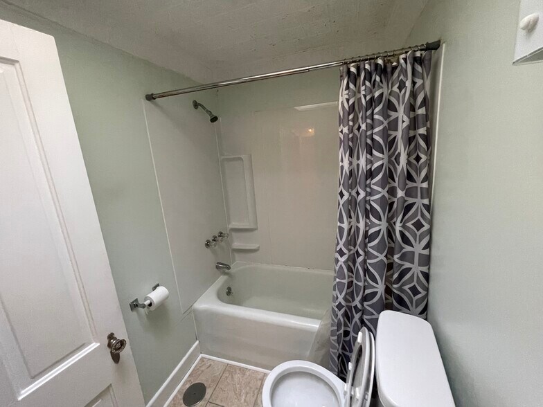 Building Photo - 411 W Sullivan St