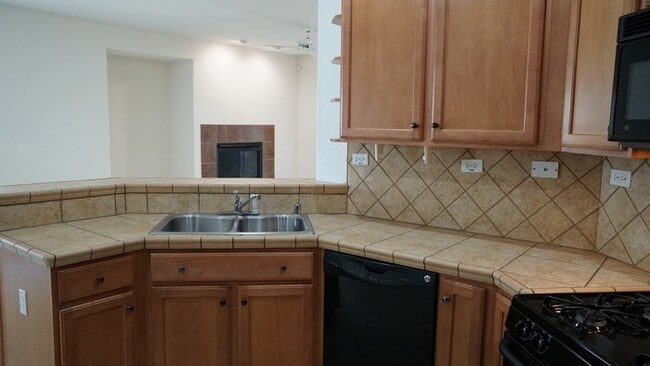 Building Photo - Spacious 3 bedroom 2 bath home in Rancho Cordova!!