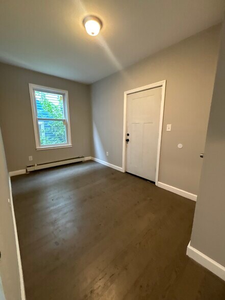 Unit 2 - 905 S 16th St