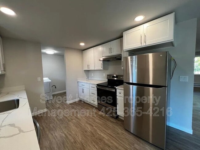 Building Photo - 9212 Lawndale Ave SW