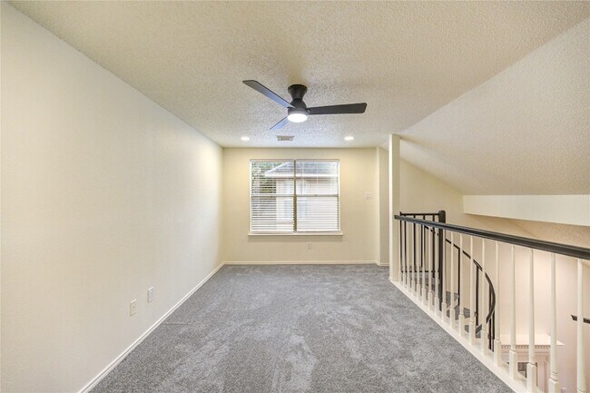 Building Photo - 16830 Scenic Gardens Dr