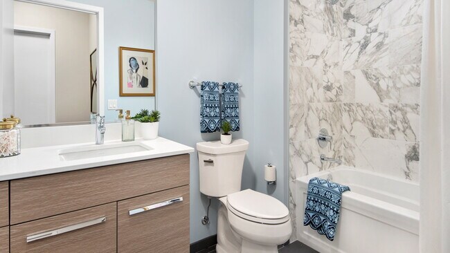 Building Photo - 902 W Madison St