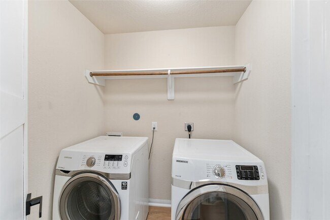 Building Photo - 16734 Warbler Dr