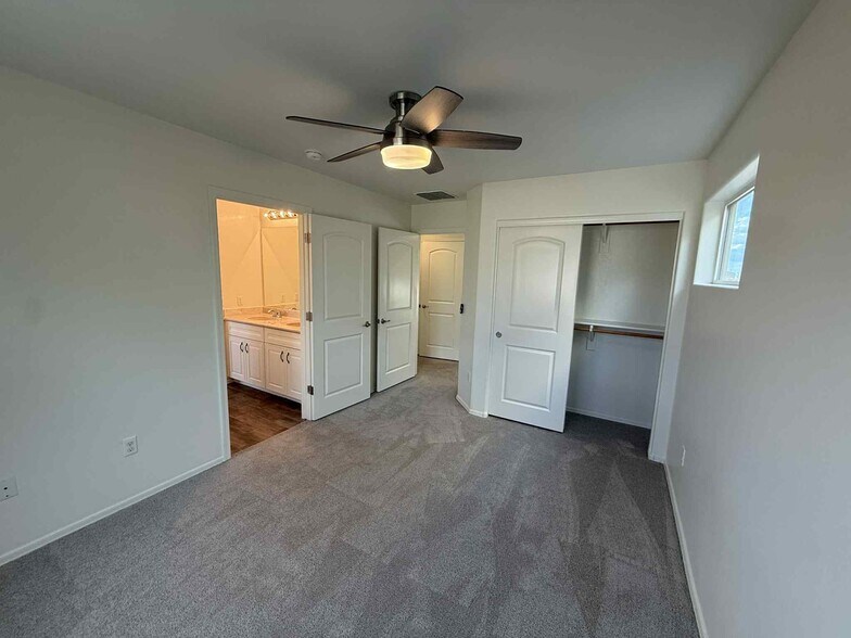 Building Photo - 109 S Crown Plaza