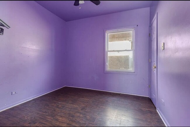 Building Photo - 722 E 91st Pl