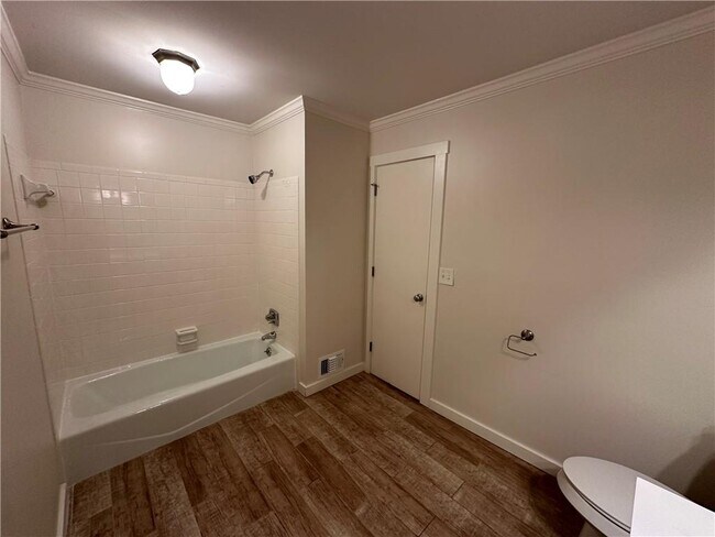 Building Photo - 645 Mt Victoria Pl
