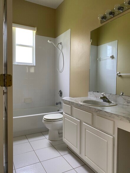 2nd bathroom - 1147 Big Creek Drive