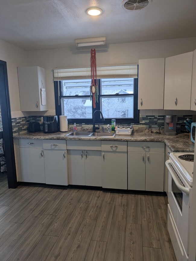 Building Photo - 211 E Jackson St