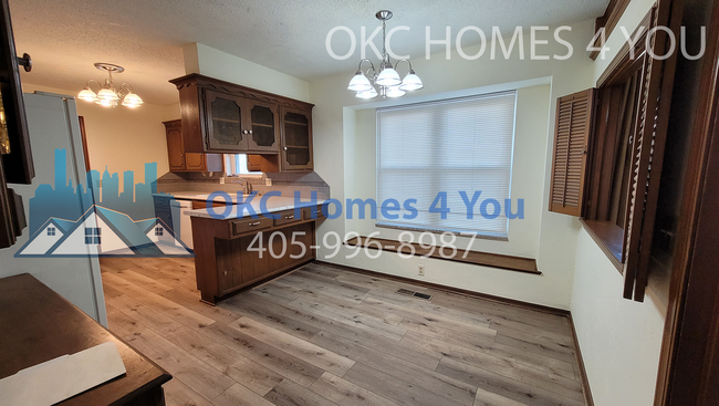 Building Photo - 3 Bed with Lake Hefner View