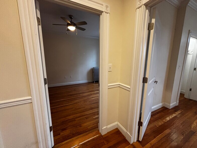 Building Photo - 18 Glenville Ave