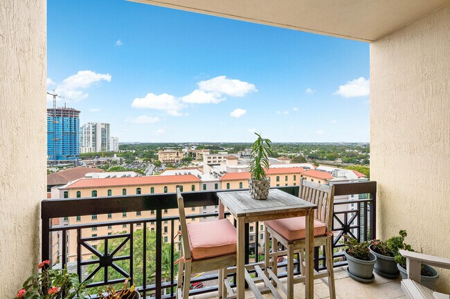 Building Photo - 801 S Olive Ave