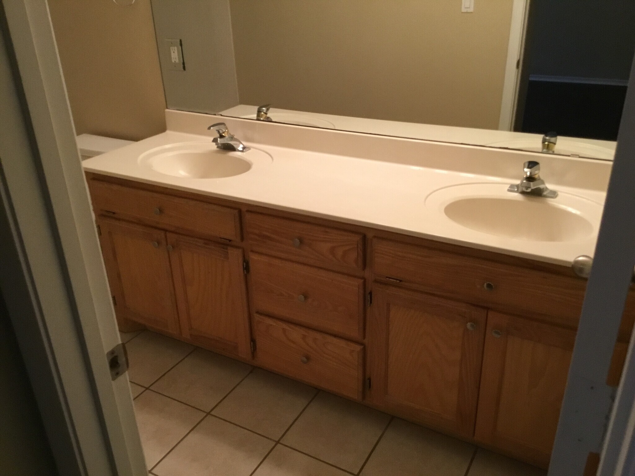 Building Photo - 1504 Kenwood Ct NW