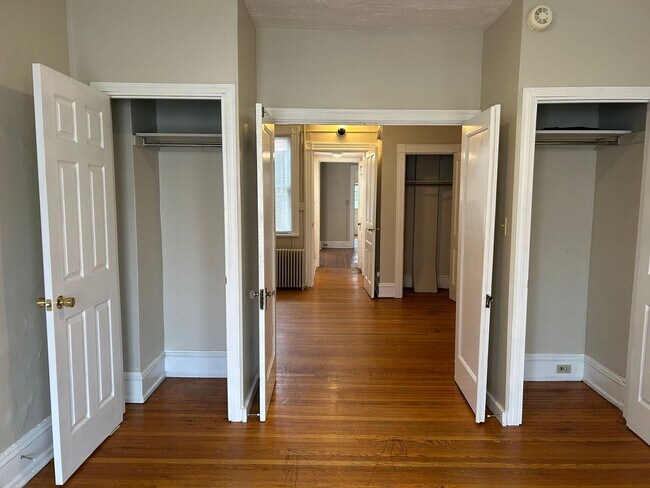 Building Photo - 624 E King St