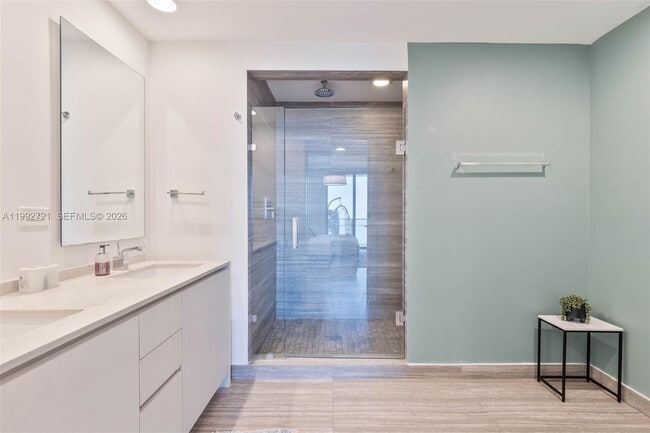 Building Photo - 1010 Brickell Ave