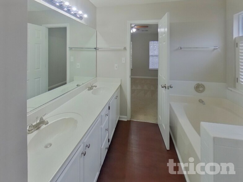 Building Photo - 13113 Woodland Farm Dr