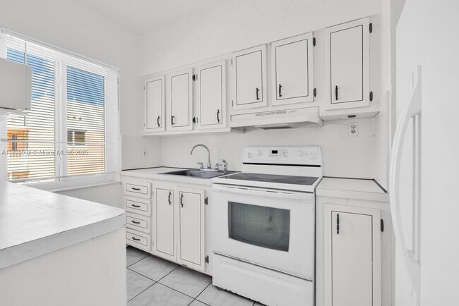 Building Photo - 550 NE 82nd Terrace