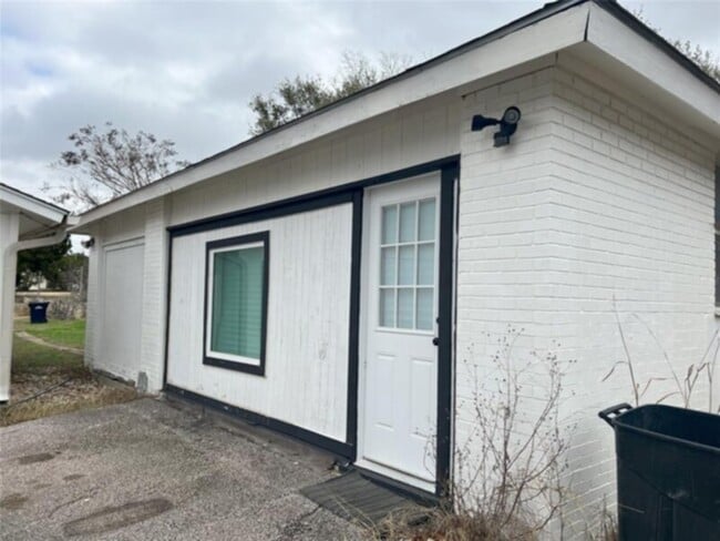 Building Photo - 128 Skyview Terrace