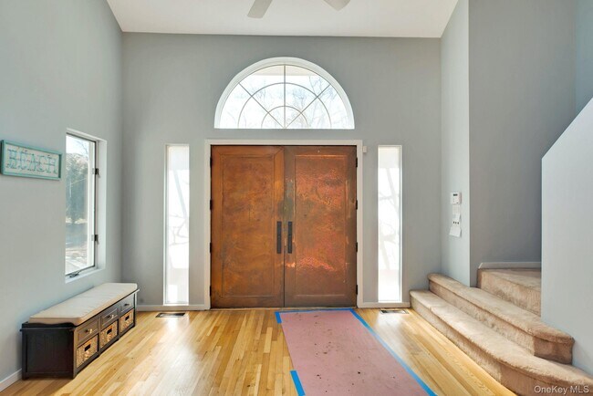 Building Photo - 35 Bay Ave W