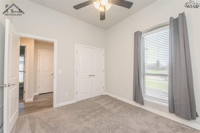 Building Photo - 4938 Spring Hill Dr