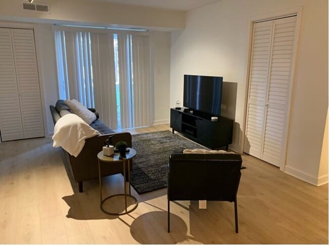 Building Photo - 4 Grand Hall