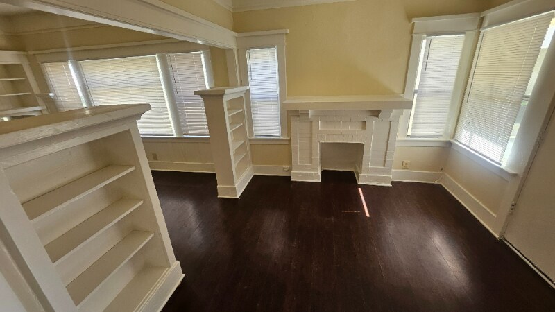 Building Photo - 728 S Carondelet St