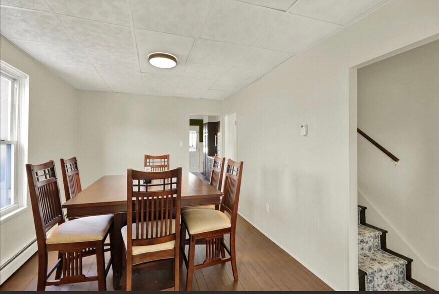 Building Photo - 40 W Adamsdale Rd