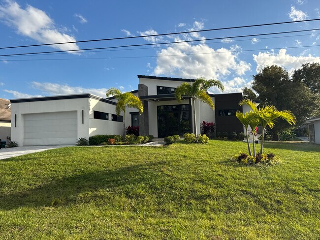 Building Photo - 1882 Coral Point Dr