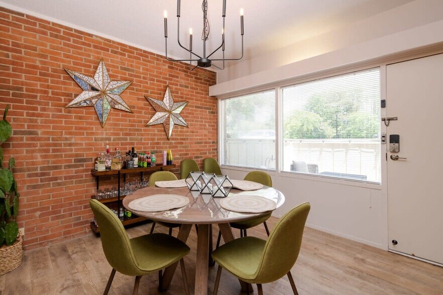 Building Photo - 2806 Suncrest Rd