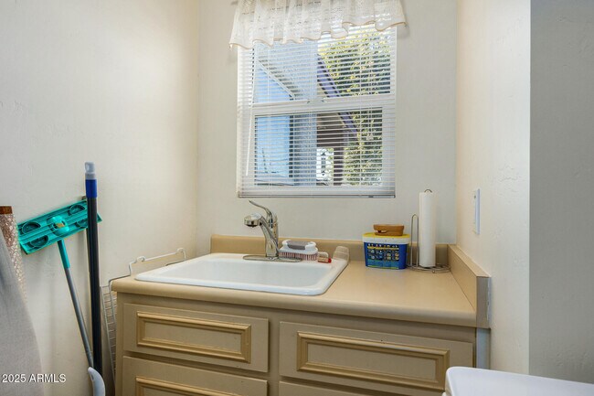 Building Photo - 18006 N Villa Rita Dr