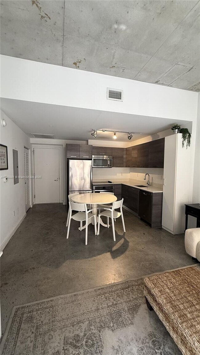 Building Photo - 151 SE 1st St