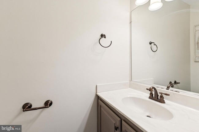 Building Photo - 507 Foxridge Dr SW