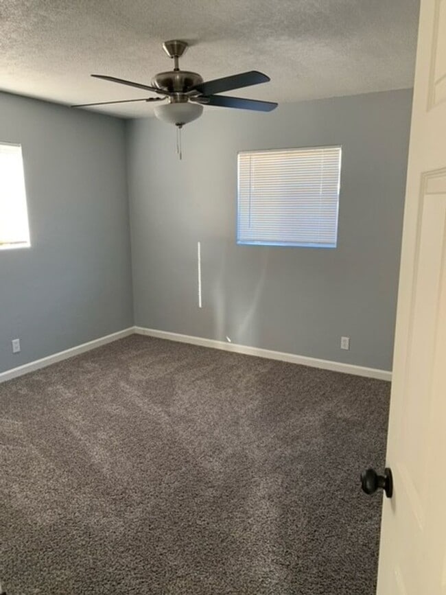 Building Photo - 1109 13th St