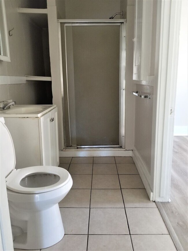 Building Photo - 401/403 Johnson