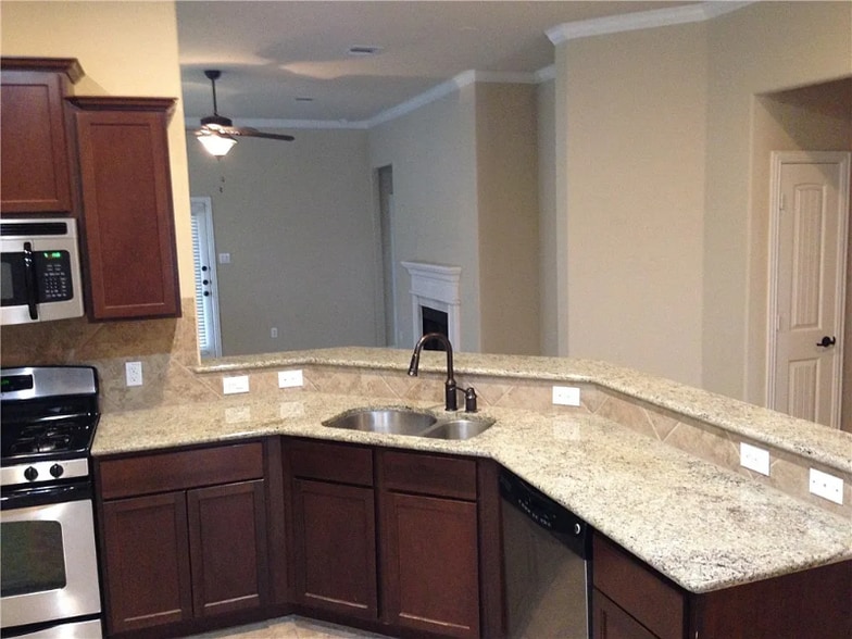 Building Photo - 1921 Autumn Run Ln