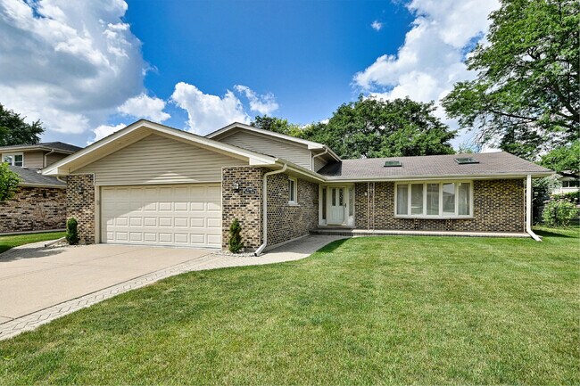 Building Photo - 2360 N Drury Ln